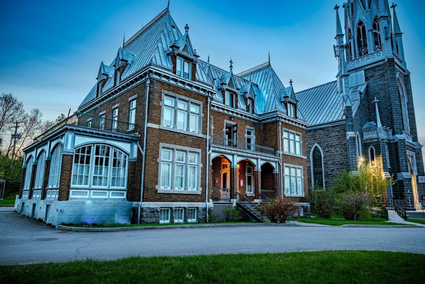 Hotel Chateau Cran Chaud Saguenay Bagian luar foto